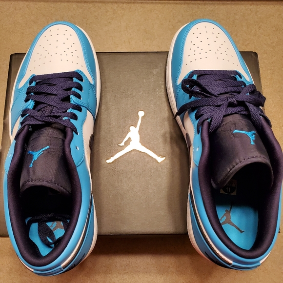 AIR JORDAN LOW's - Picture 3 of 6